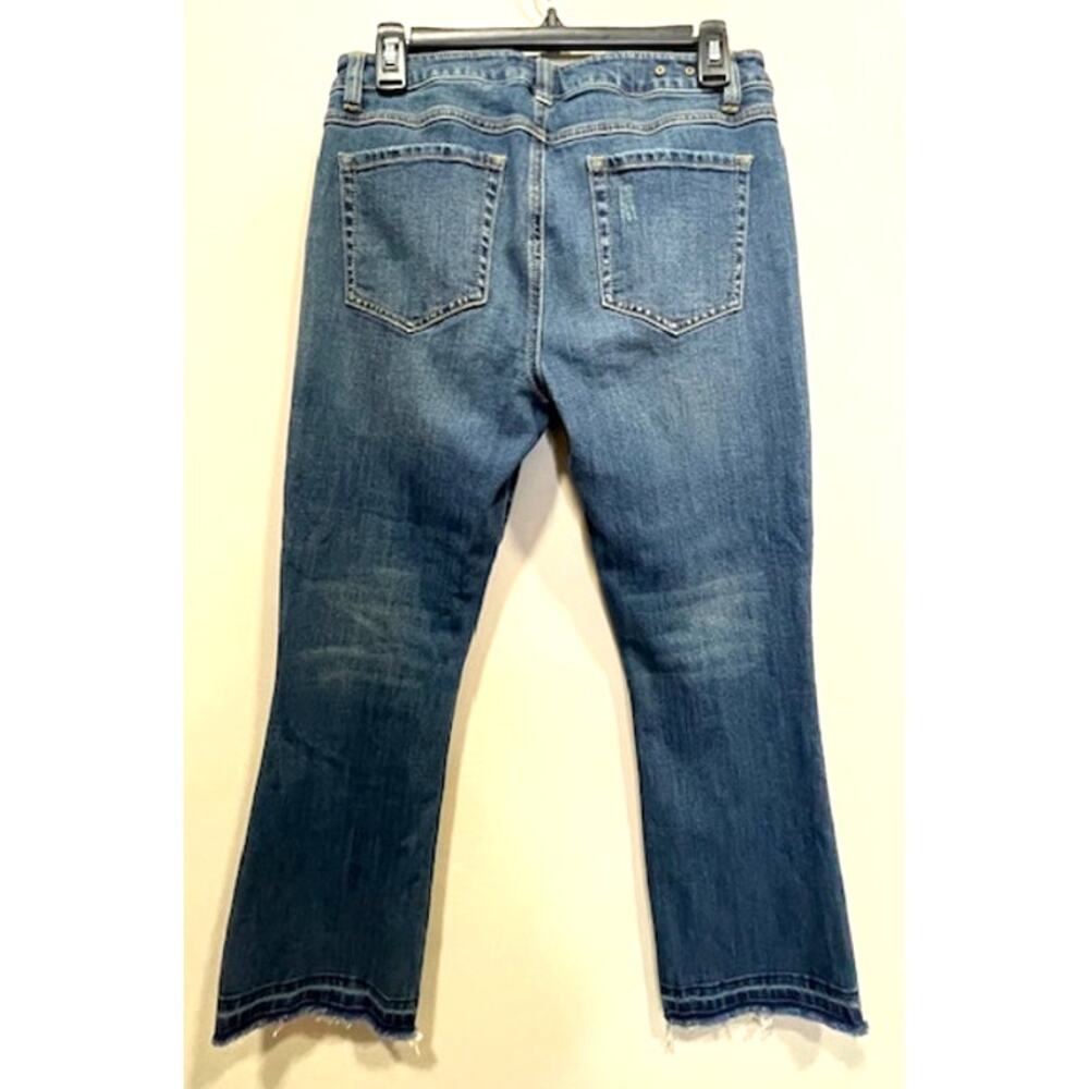 CAbi Women's Medium Wash Kick it Crop Straight leg Raw Hem Sz 6 - Picture 2 of 8